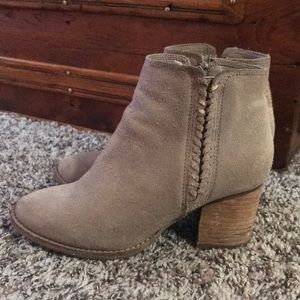 Blondo waterproof ankle booties size 6